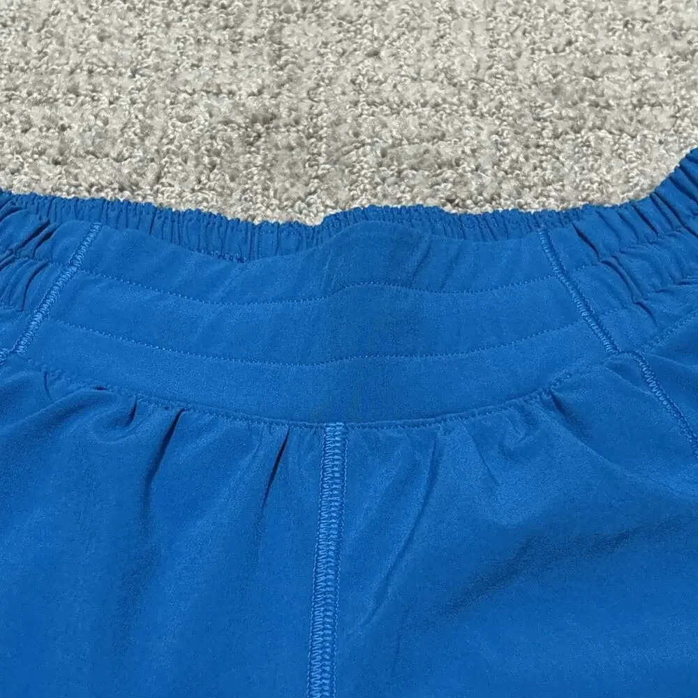 Lululemon Women's Hotty Hot Low Rise Lined poolside blue 2.5” shorts size 4